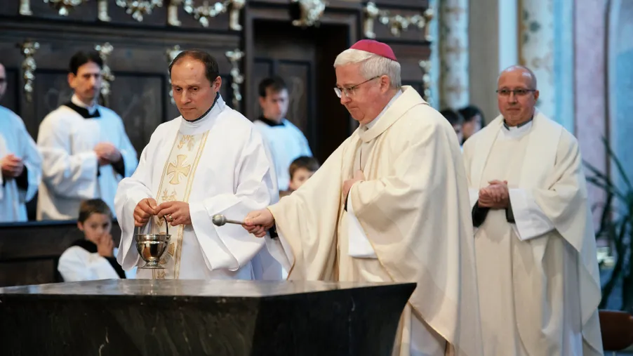 Poutní chrám v Předklášteří má nový oltář, jsou v něm uloženy ostatky sv. Klementa Marii Hofbauera